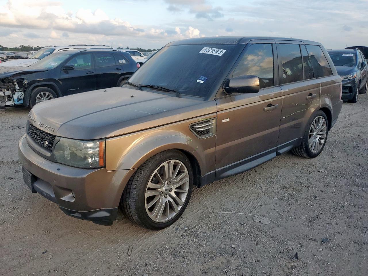 Land Rover Range Rover Lux Image 1