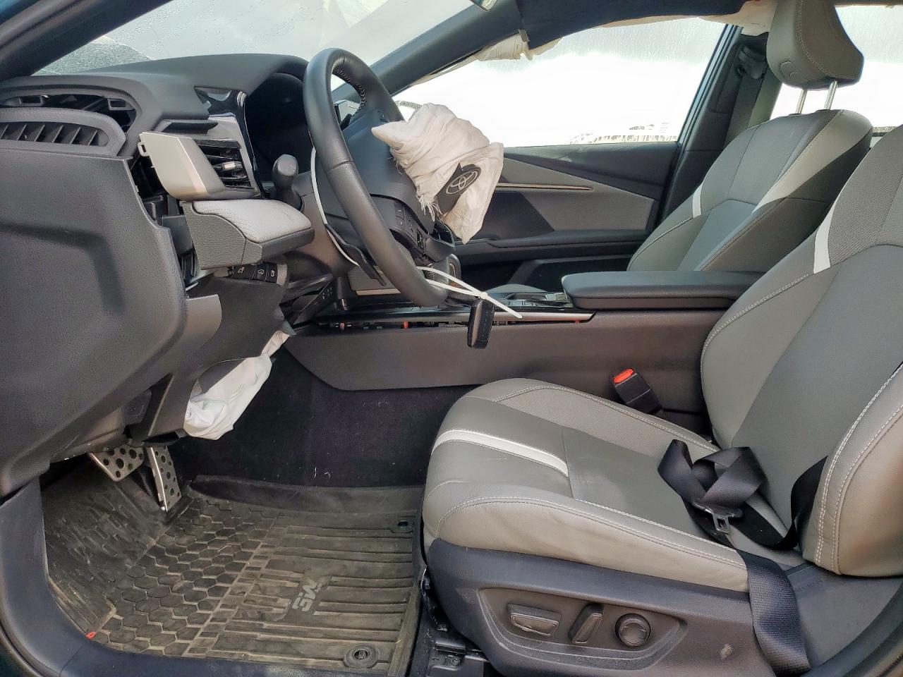 Toyota Camry Xse Image 2