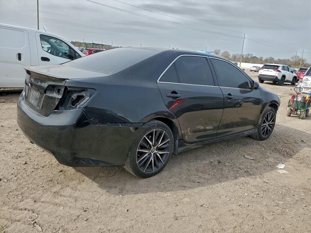 Toyota Camry L Image 5