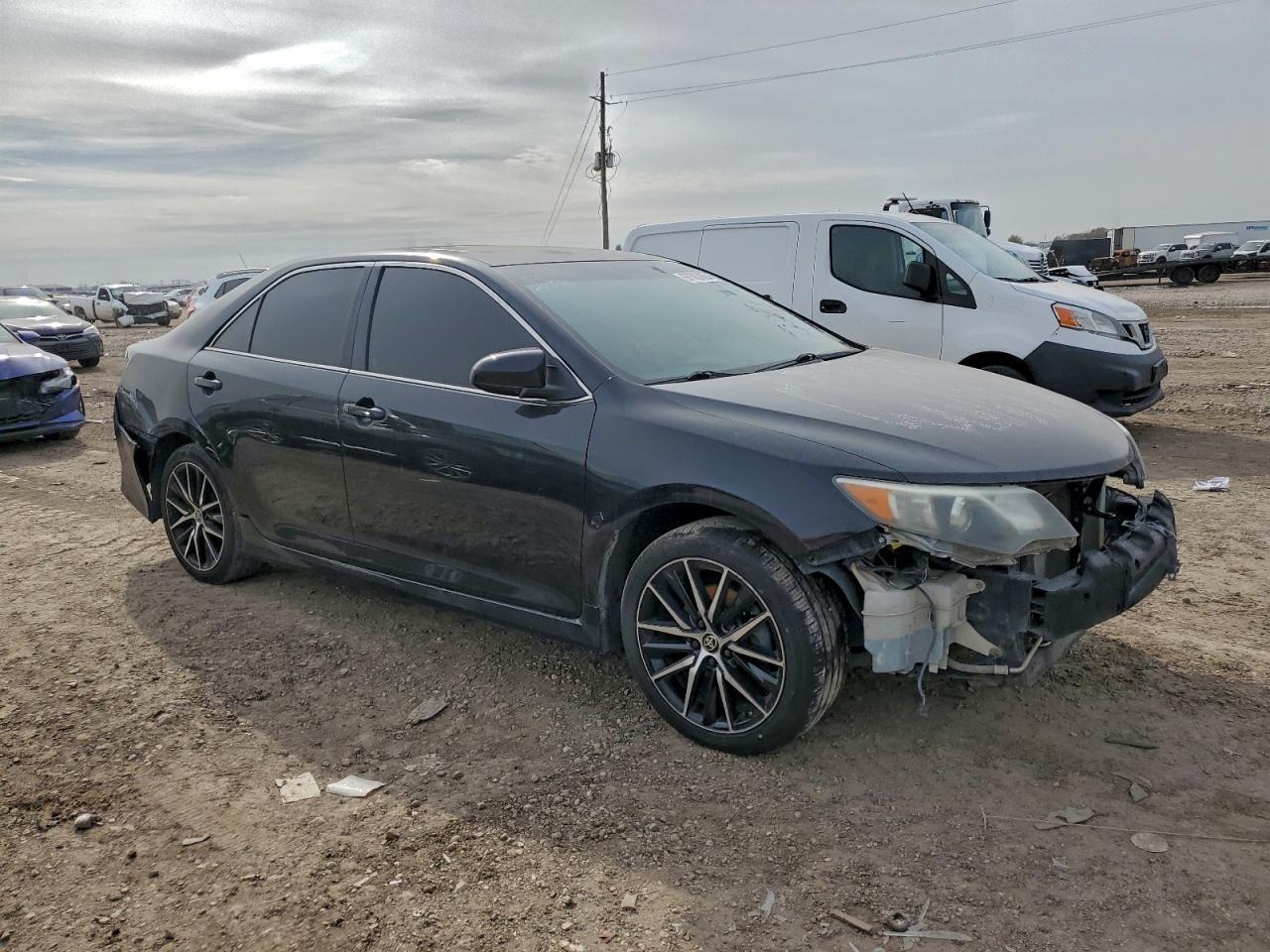 Toyota Camry L Image 2