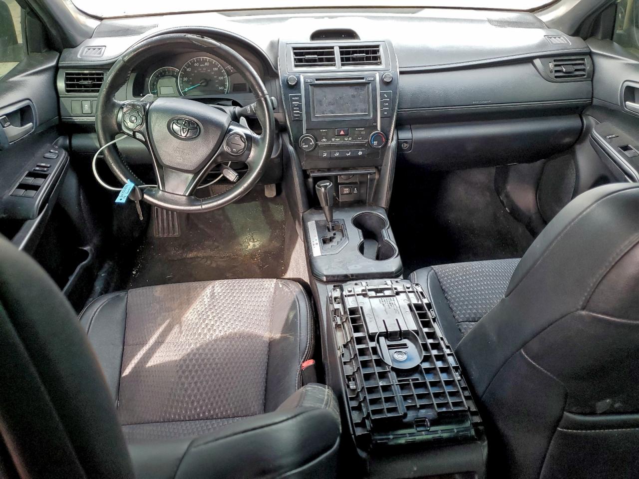 Toyota Camry L Image 4