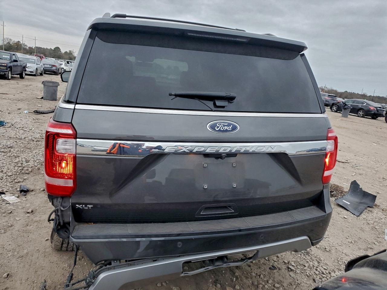 Ford Expedition Xlt Image 2