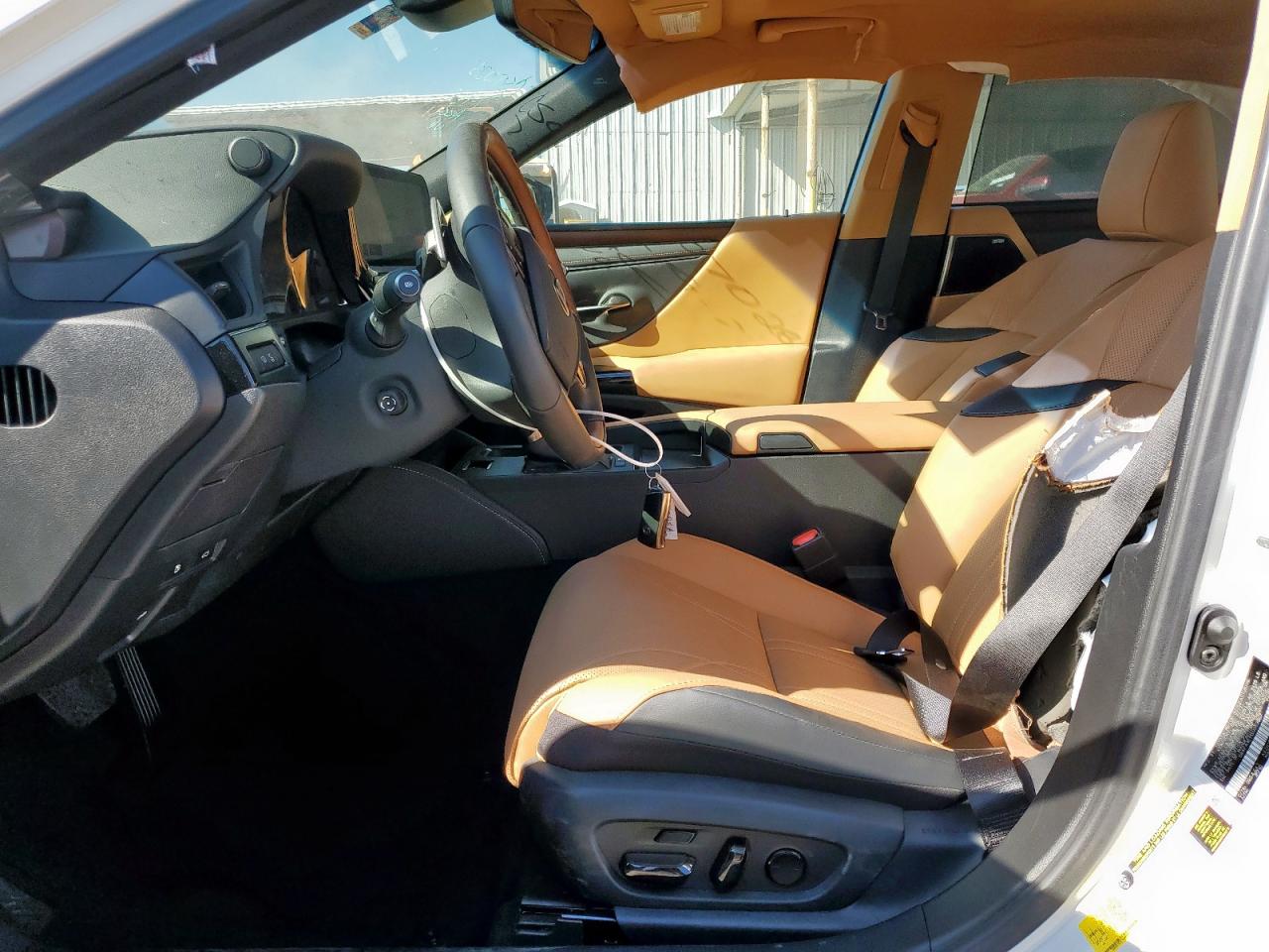 Lexus Es 300h Base Image 3