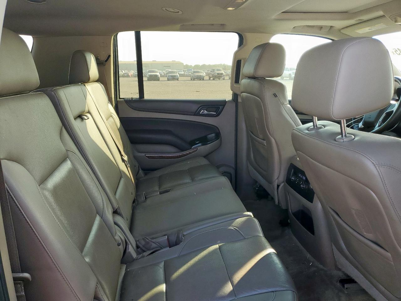 Chevrolet Suburban C1500 Ltz Image 3