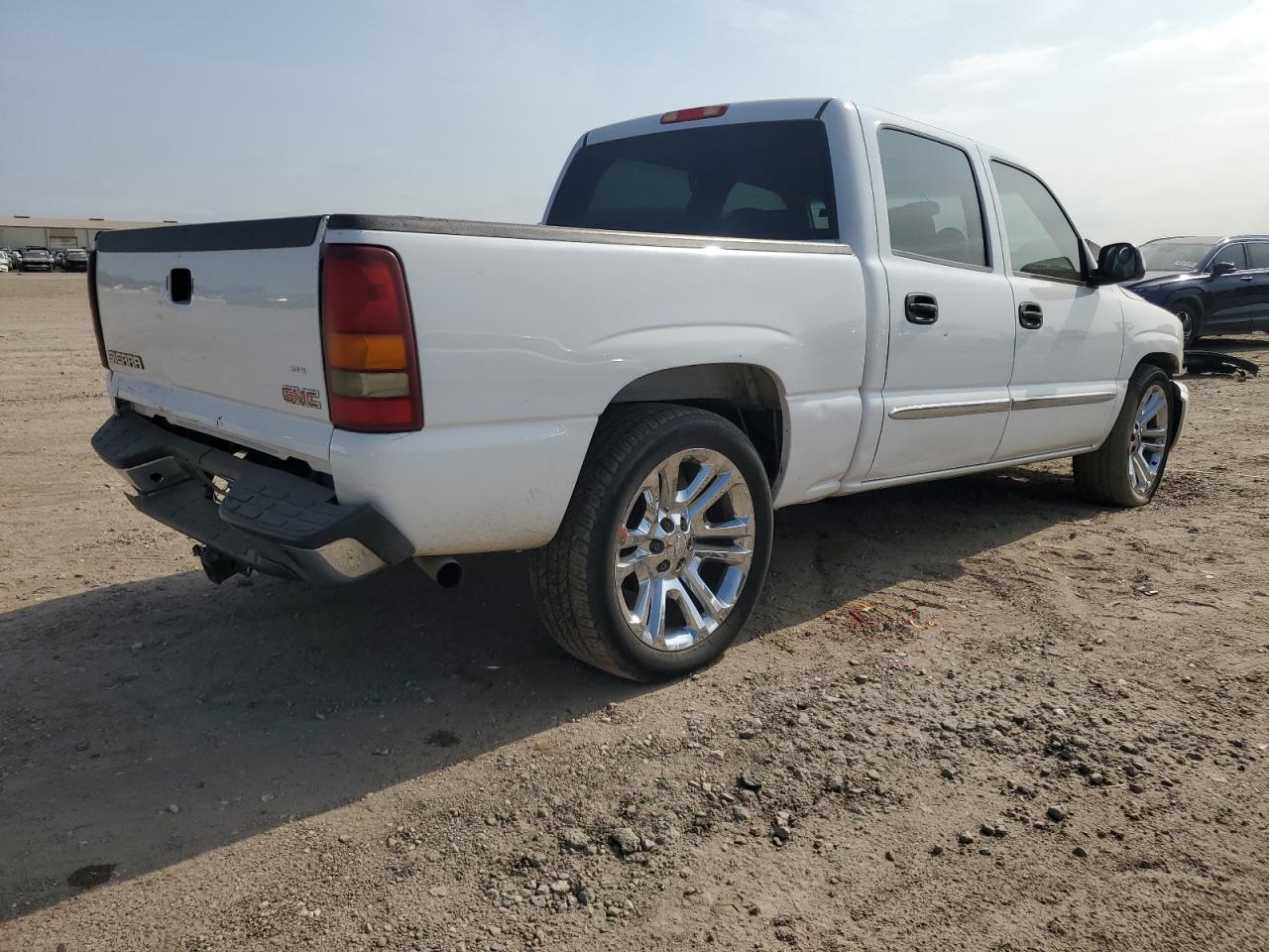 GMC Sierra C1500 Image 2