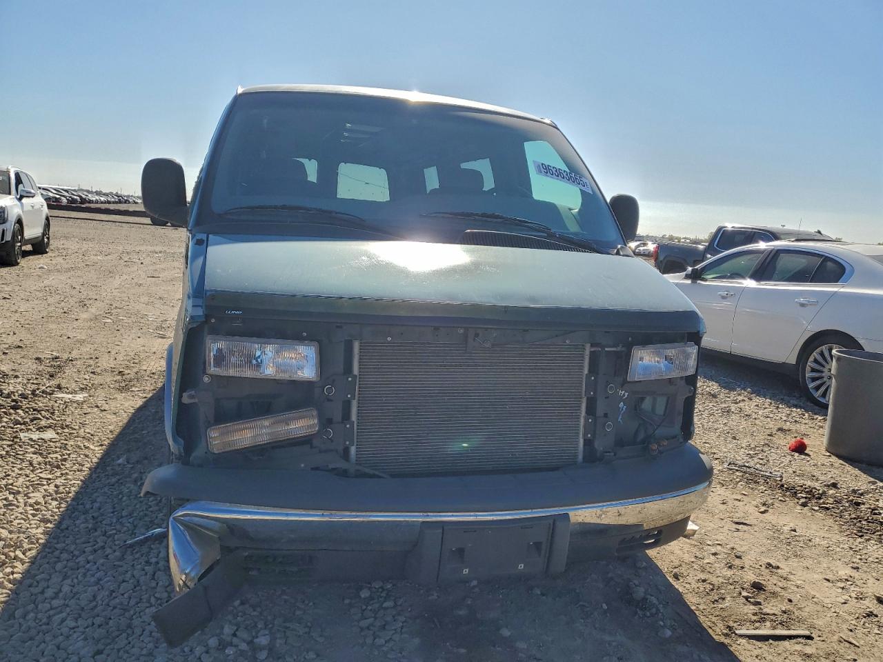 Chevrolet Express Image 3