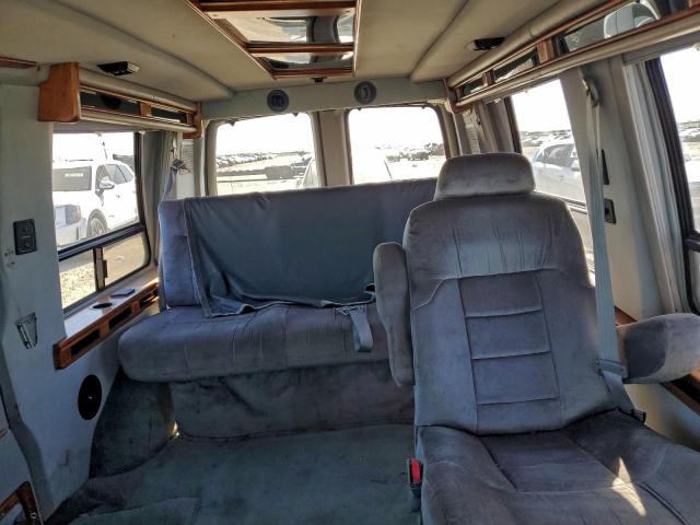 Chevrolet Express Image 4