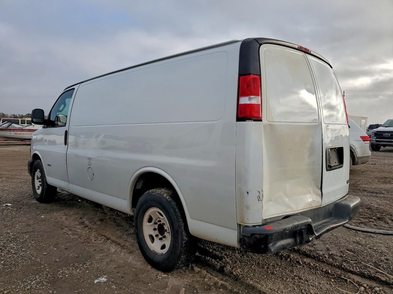 Chevrolet Express Image 5