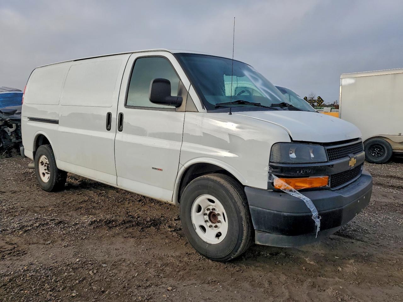 Chevrolet Express Image 4