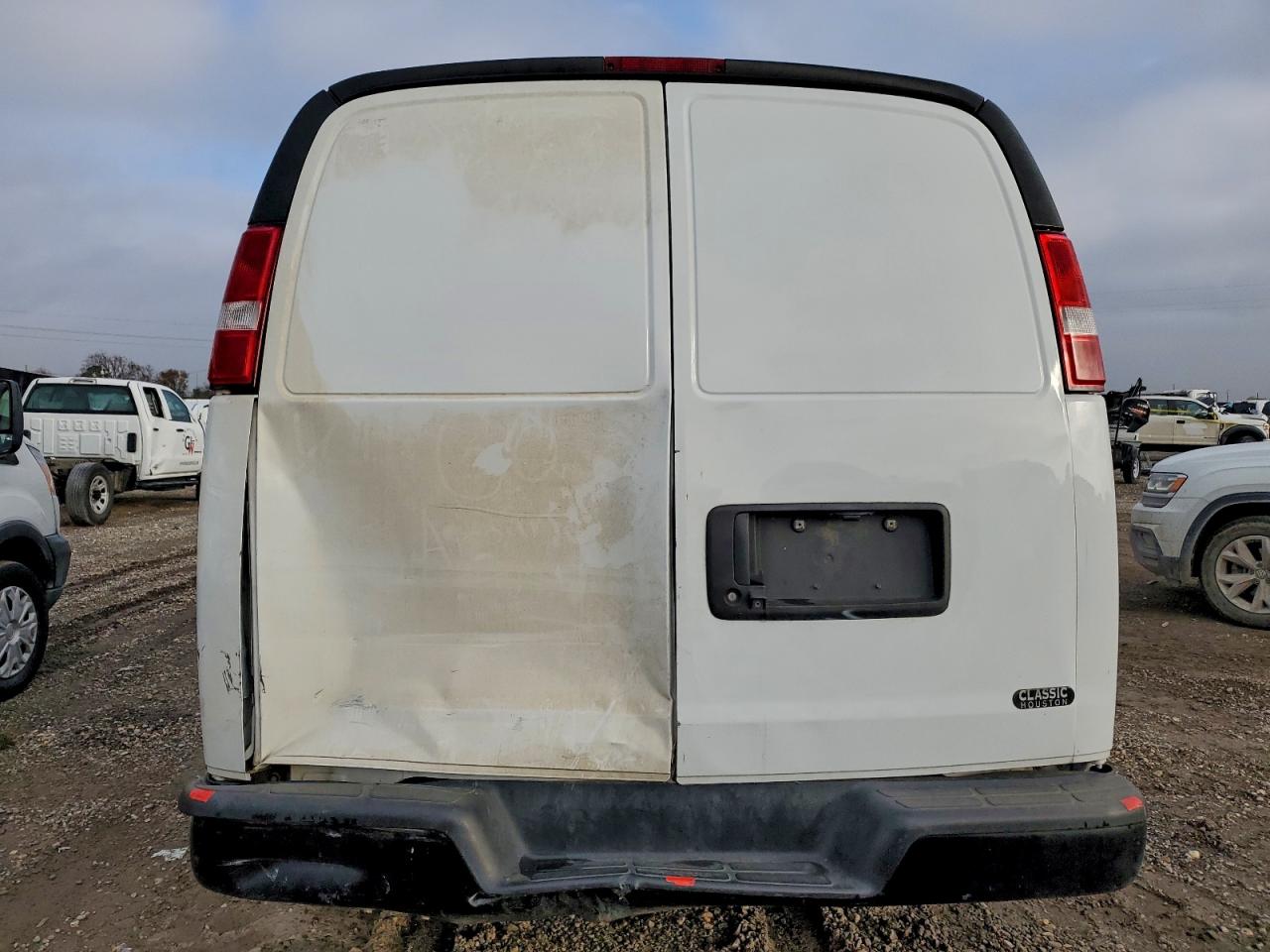 Chevrolet Express Image 6