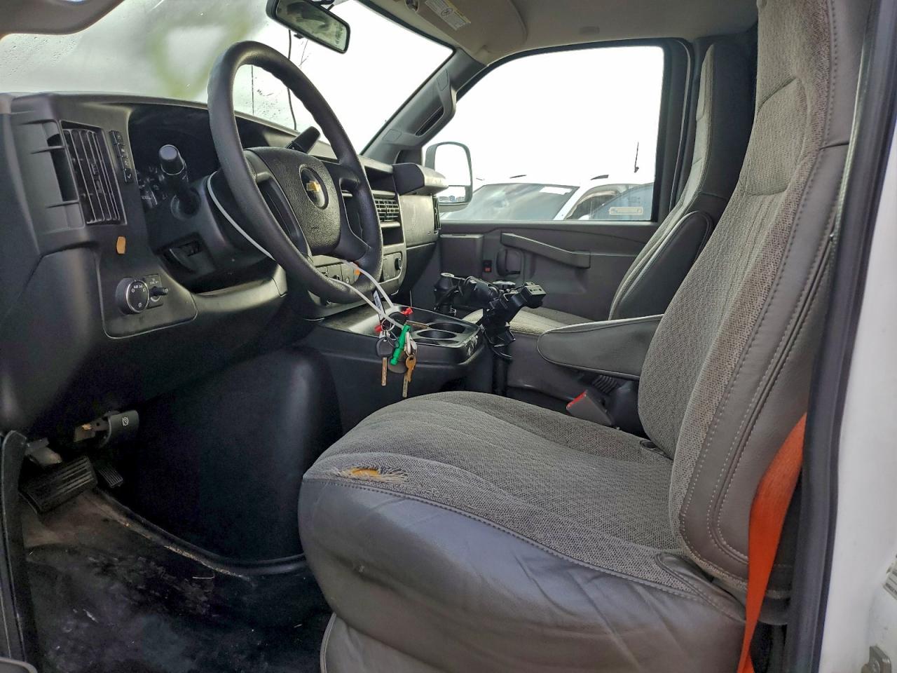 Chevrolet Express Image 10