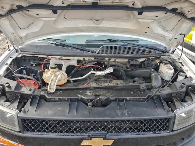 Chevrolet Express Image 9