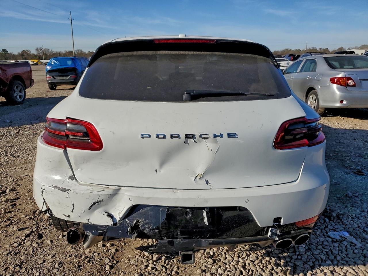 Porsche Macan S Image 2