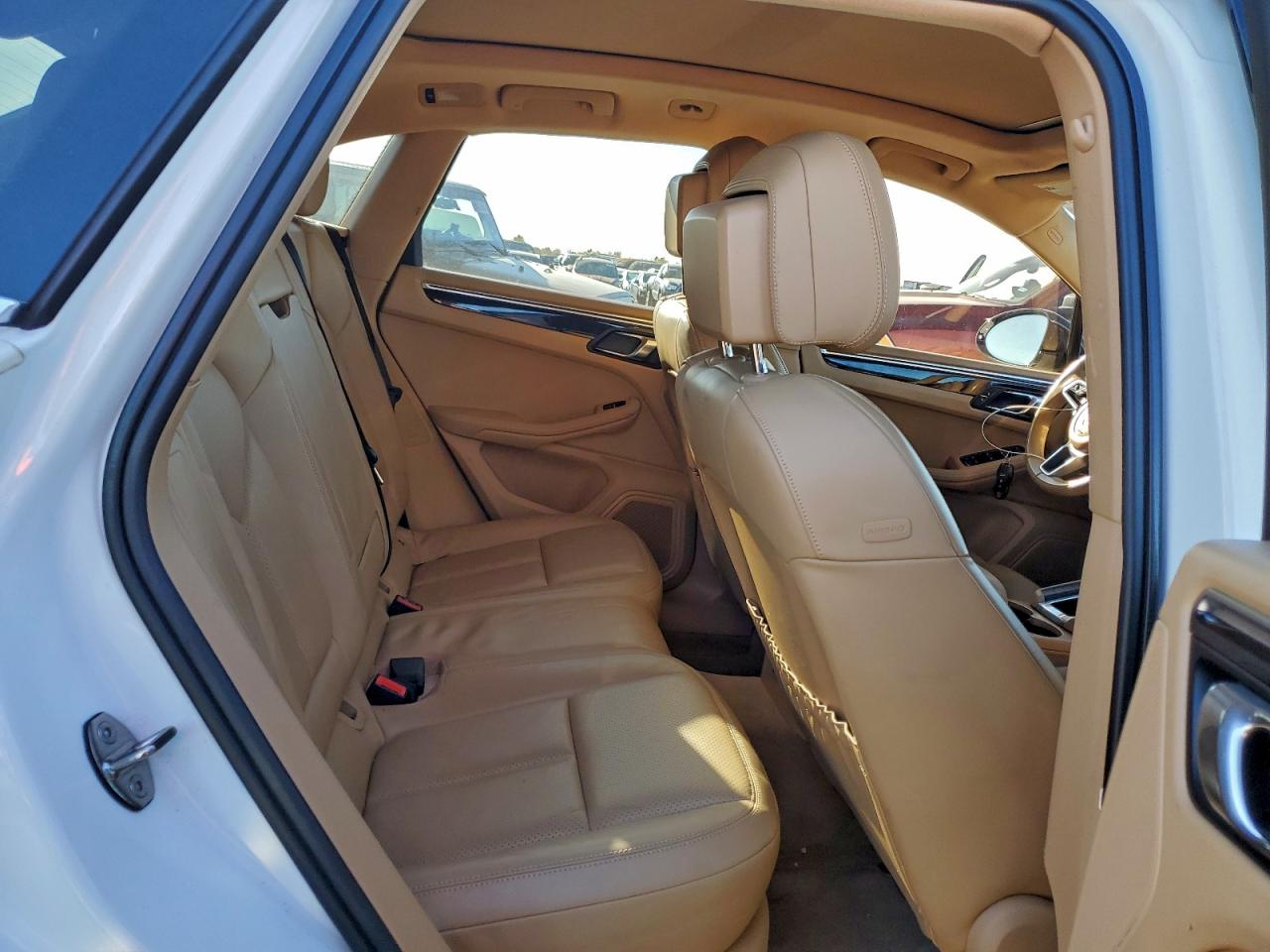 Porsche Macan S Image 12