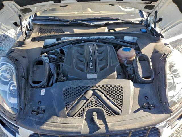 Porsche Macan S Image 10