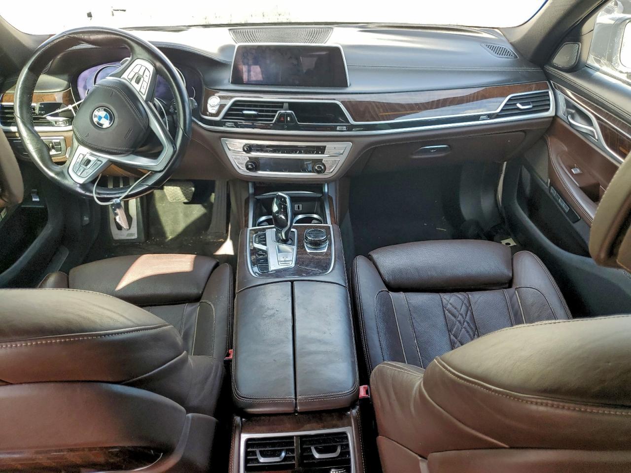 BMW 7 Series Xi Image 11