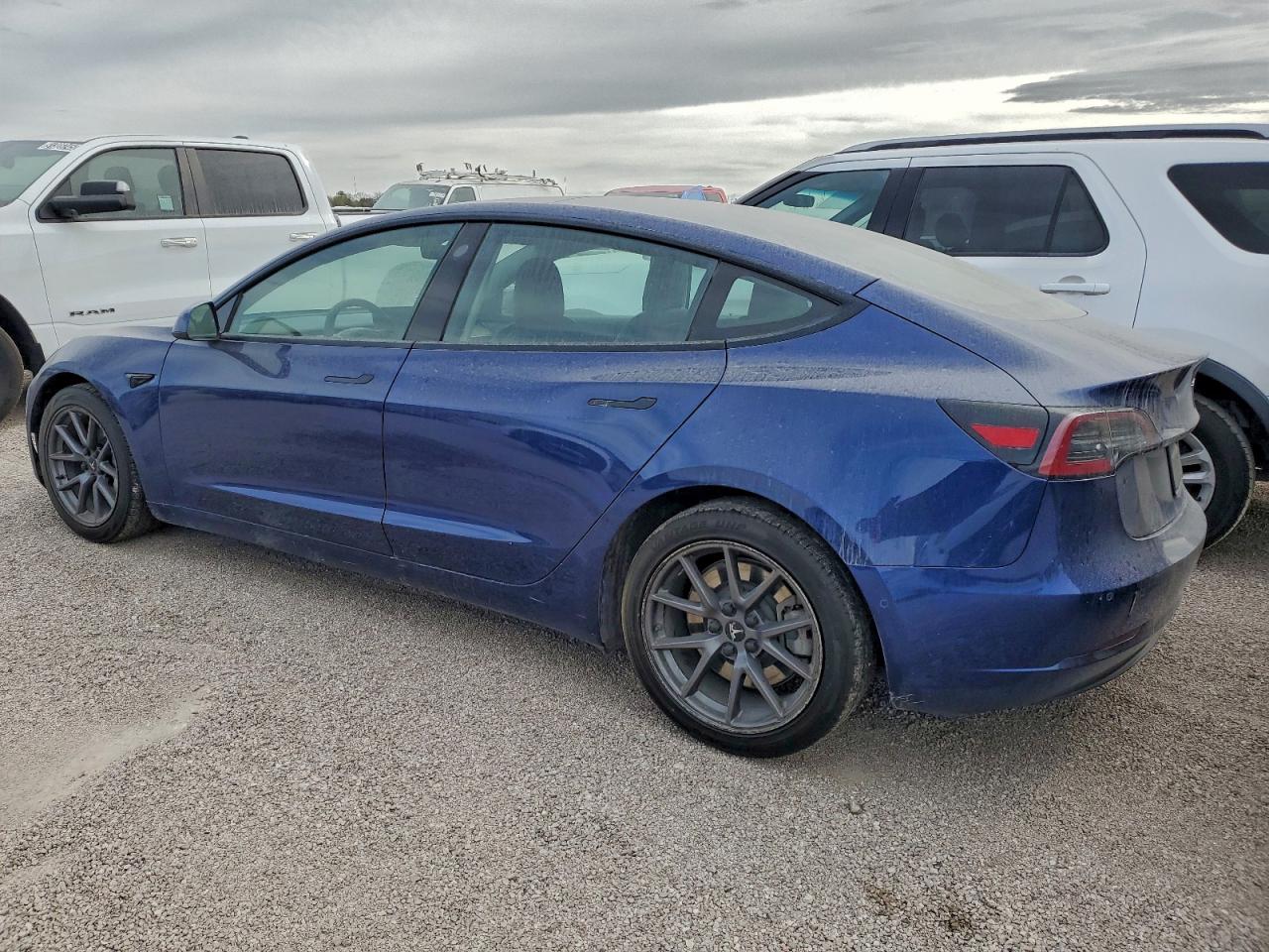Tesla Model 3 Image 12