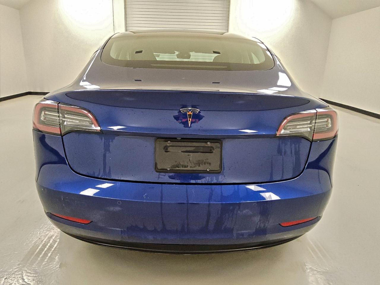 Tesla Model 3 Image 7