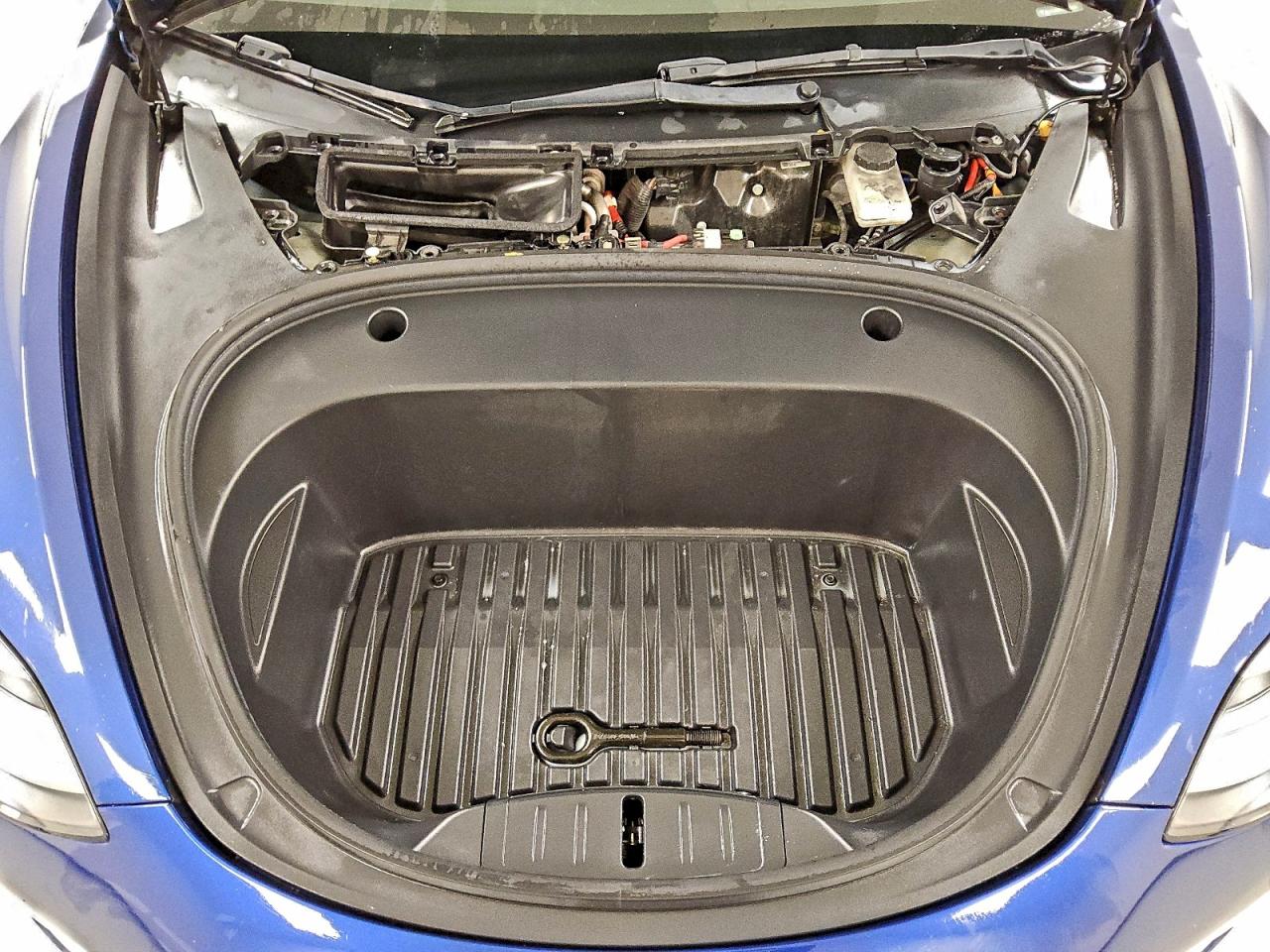 Tesla Model 3 Image 9