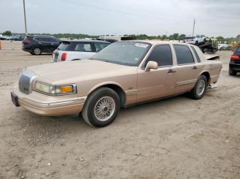  Salvage Lincoln Towncar