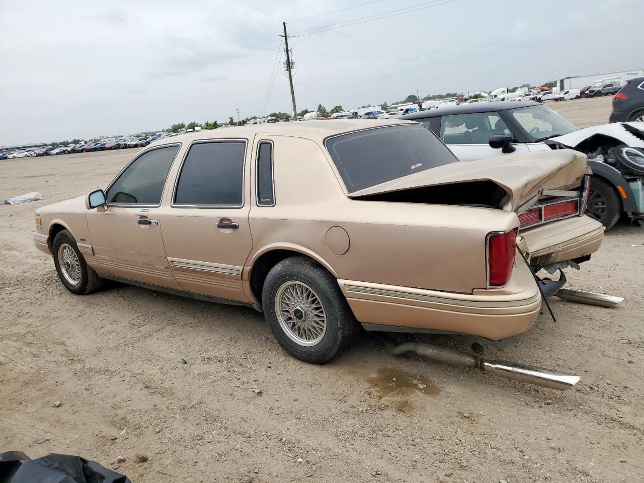 Lincoln Towncar Signature Image 2