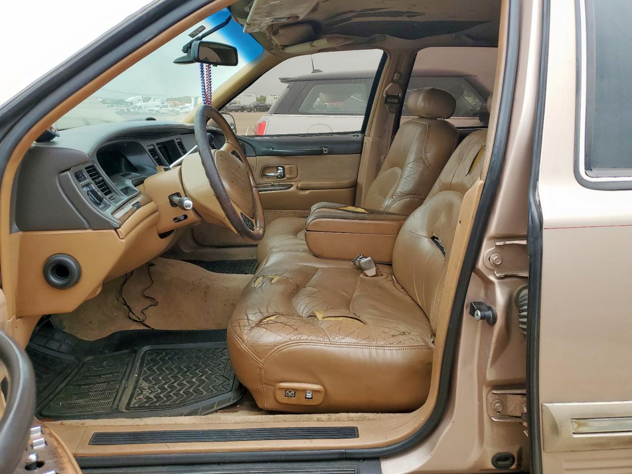 Lincoln Towncar Signature Image 12