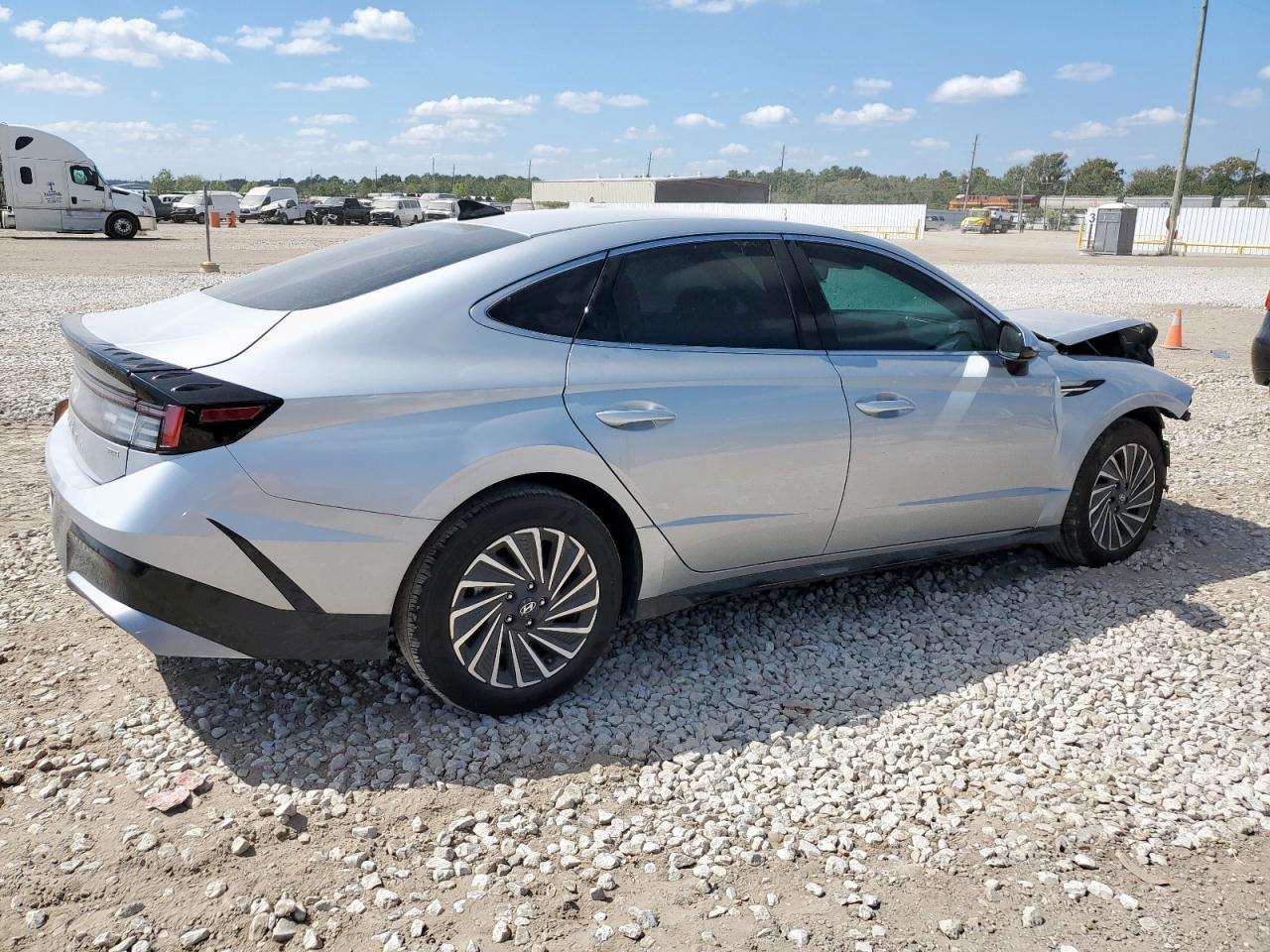 Hyundai SONATA Hybrid Image 11