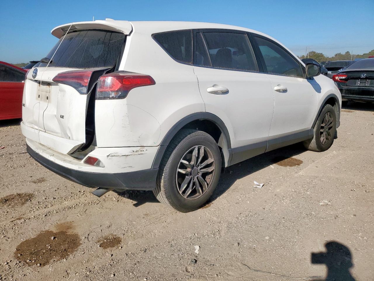 Toyota RAV4 Le Image 5