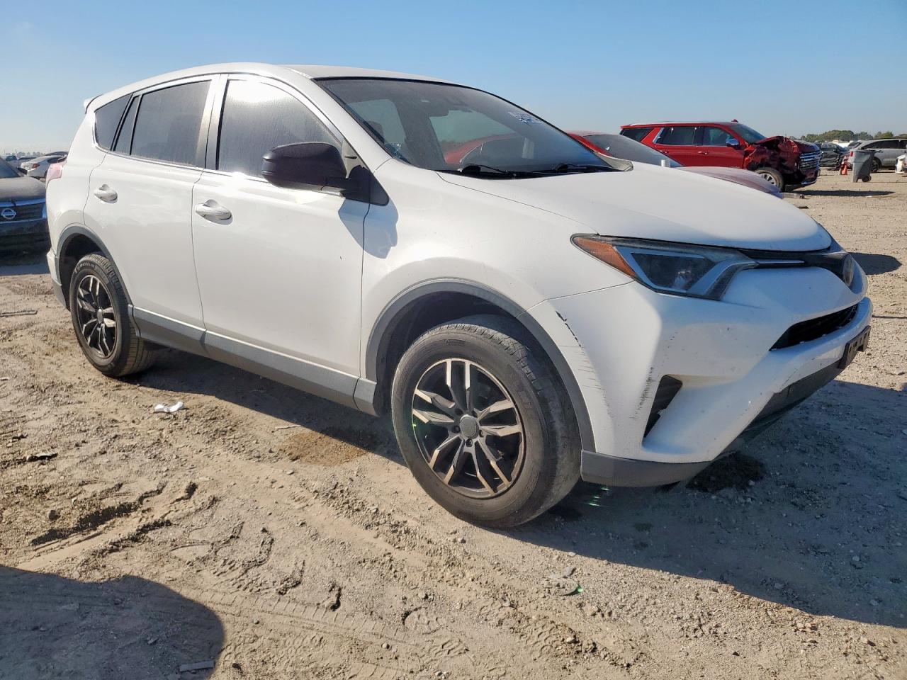 Toyota RAV4 Le Image 4