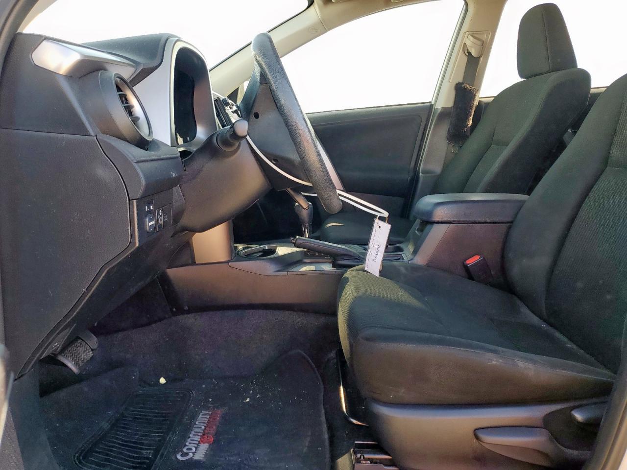 Toyota RAV4 Le Image 10