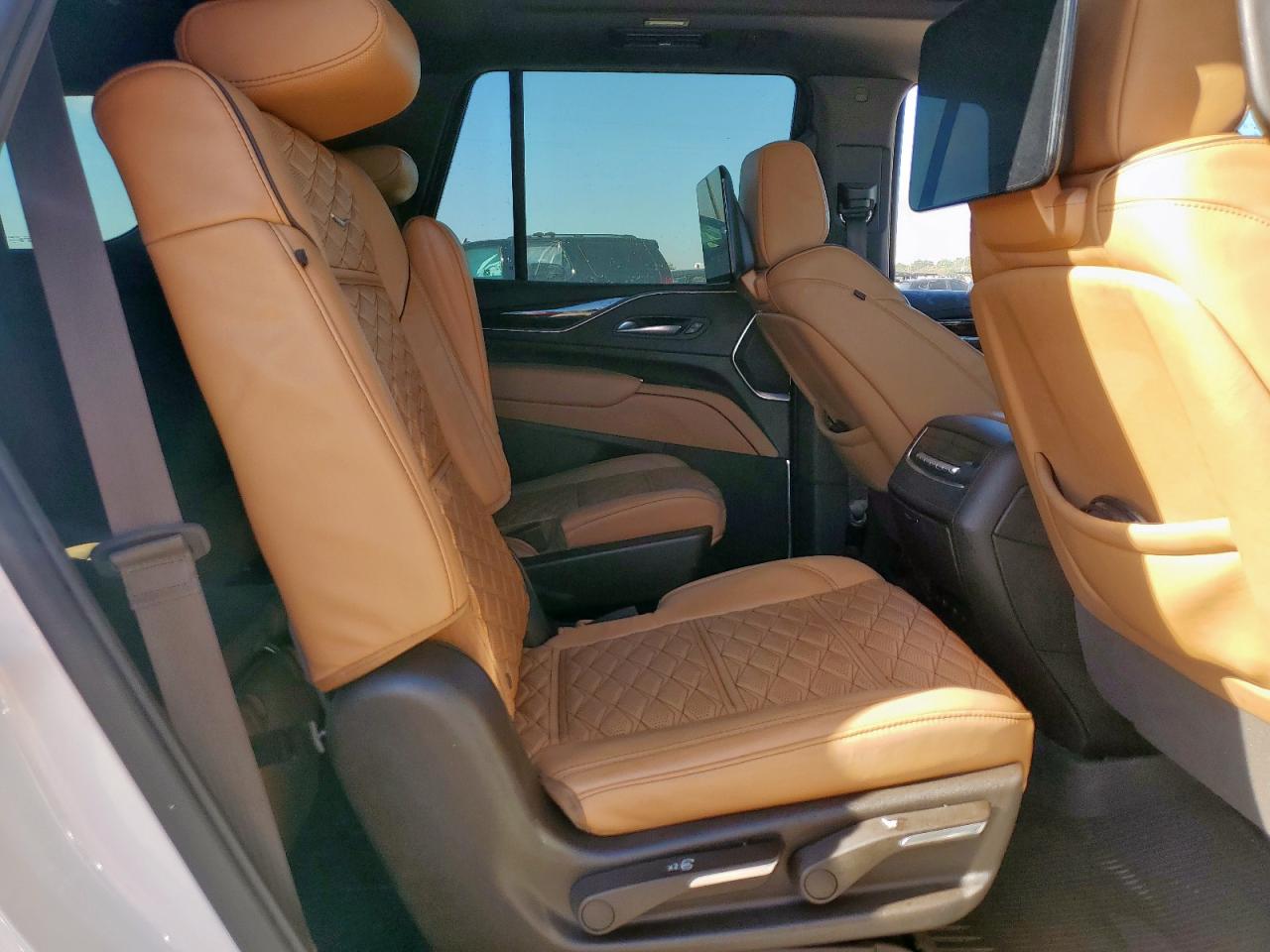 Cadillac Escalade Sport Image 11