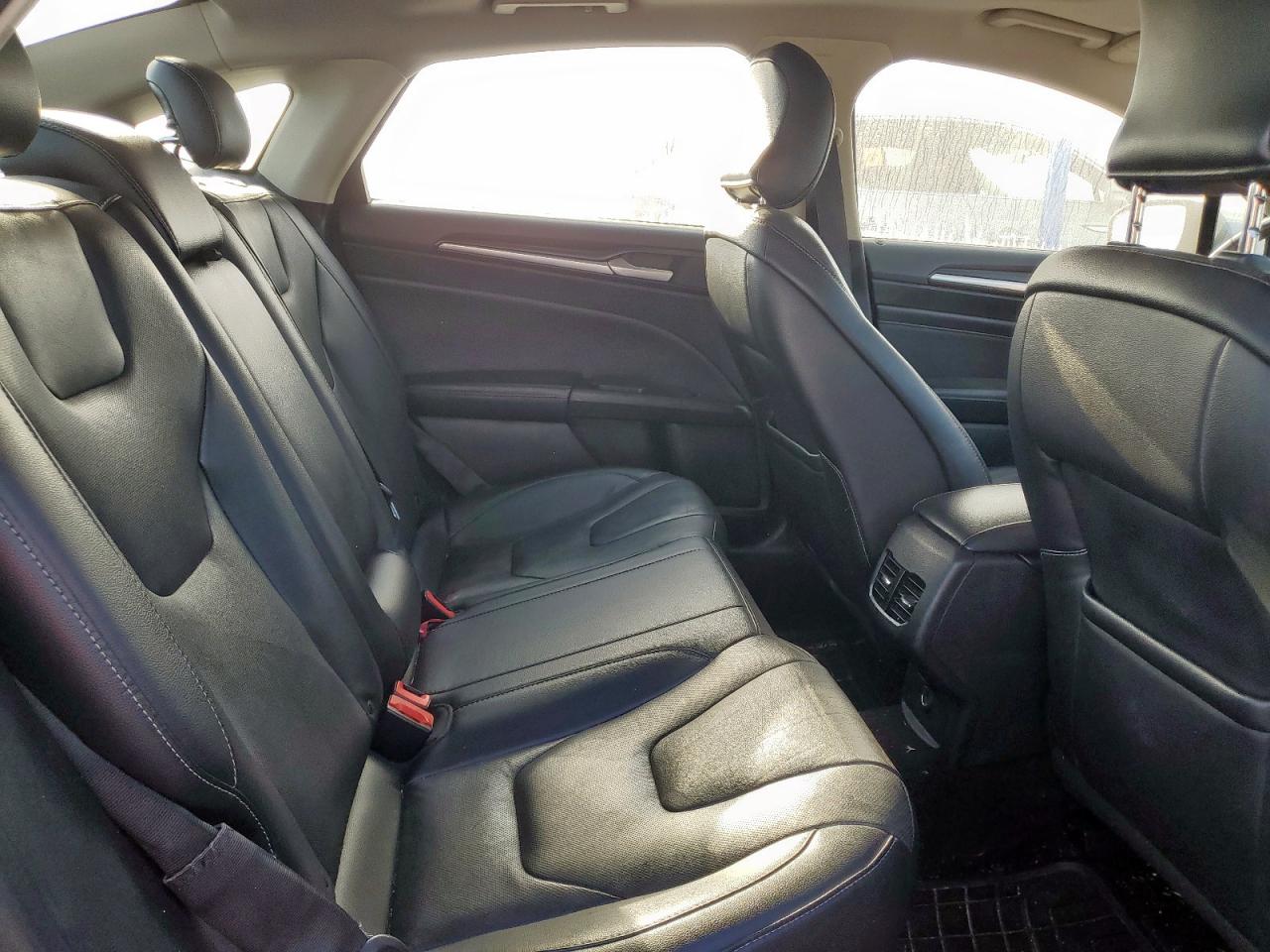 Ford Fusion Titanium Image 11