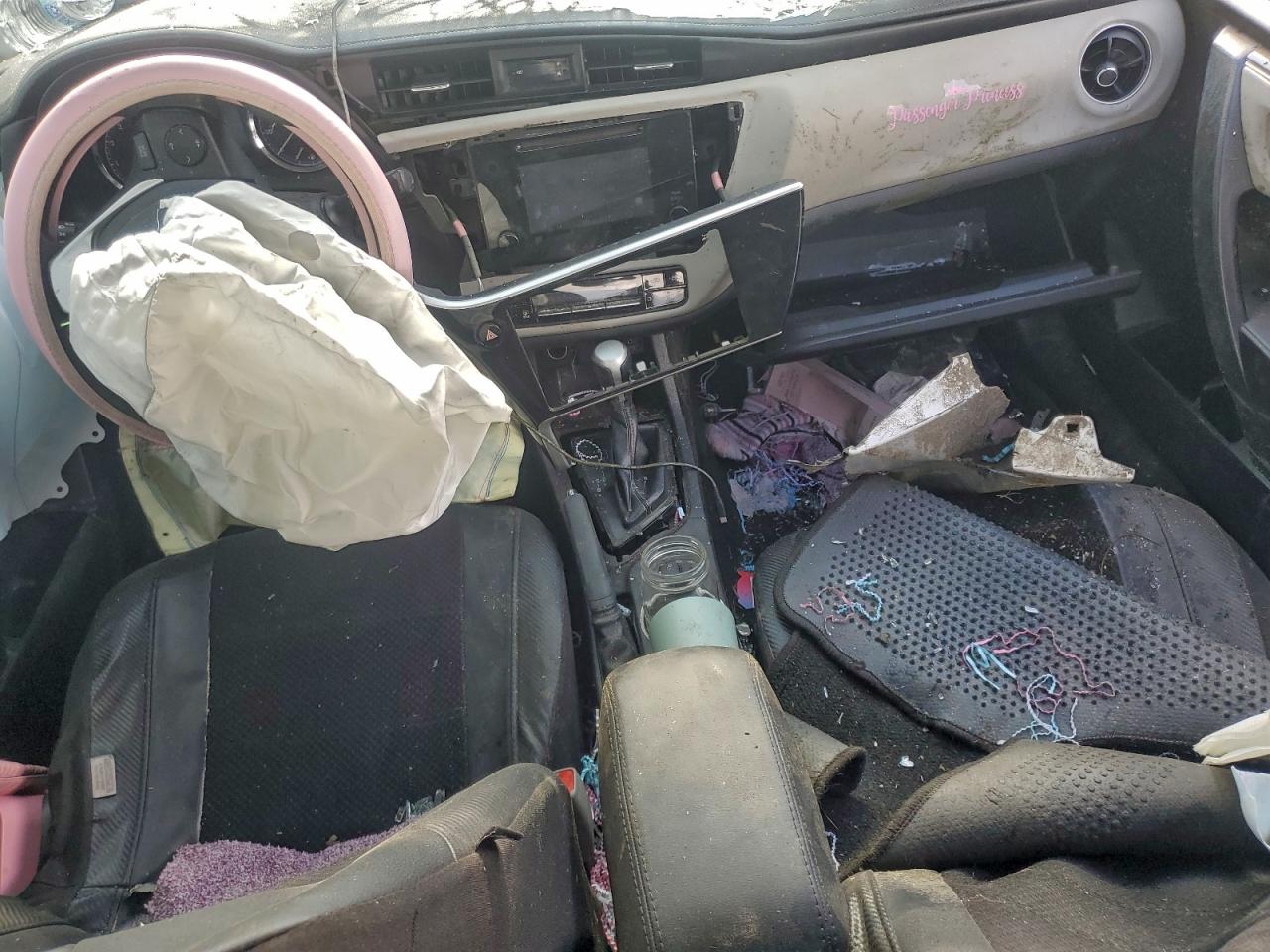 Toyota Corolla L Image 8