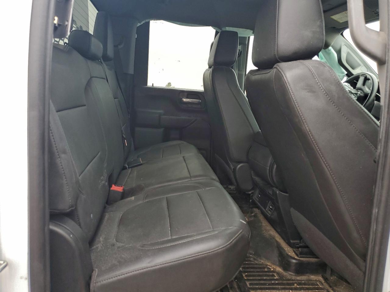 Chevrolet Silverado C2500 Heavy Duty Image 5