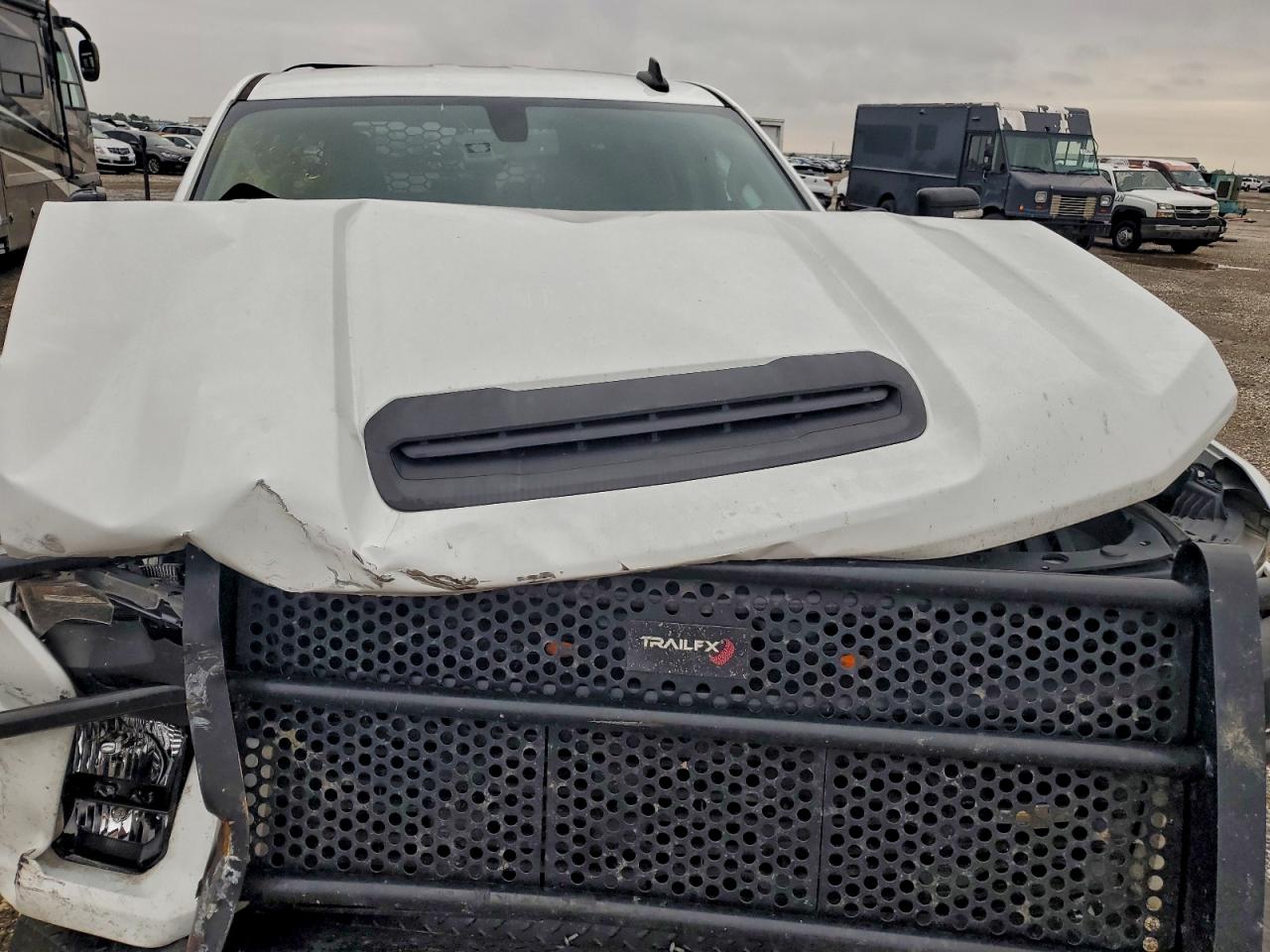 Chevrolet Silverado C2500 Heavy Duty Image 9