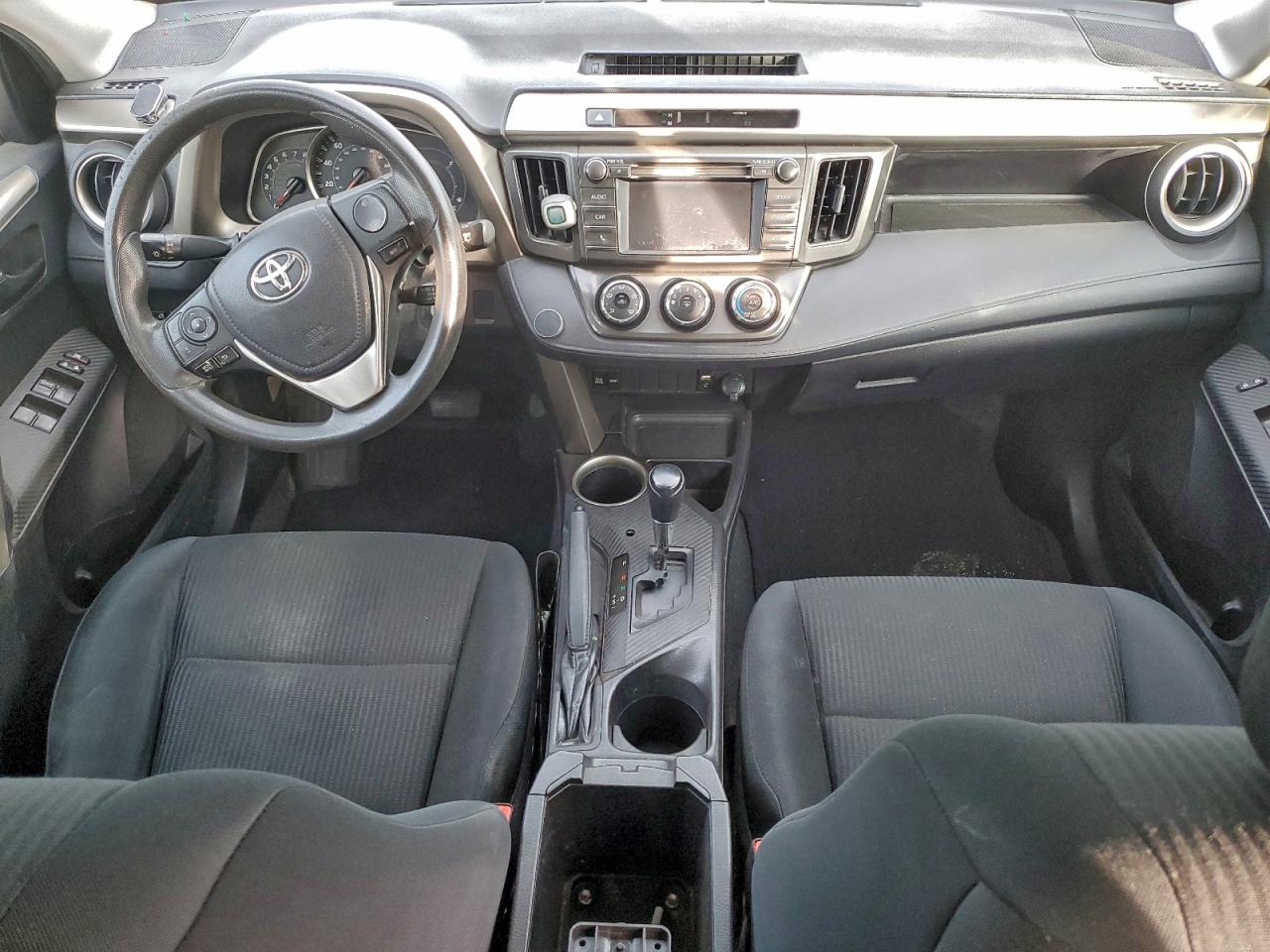 Toyota RAV4 Le Image 6
