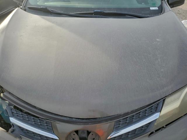 Toyota RAV4 Le Image 8