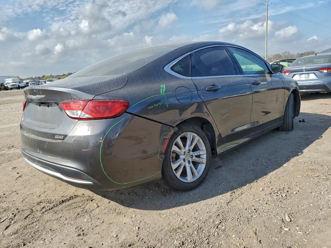 Chrysler 200 Limited Image 4