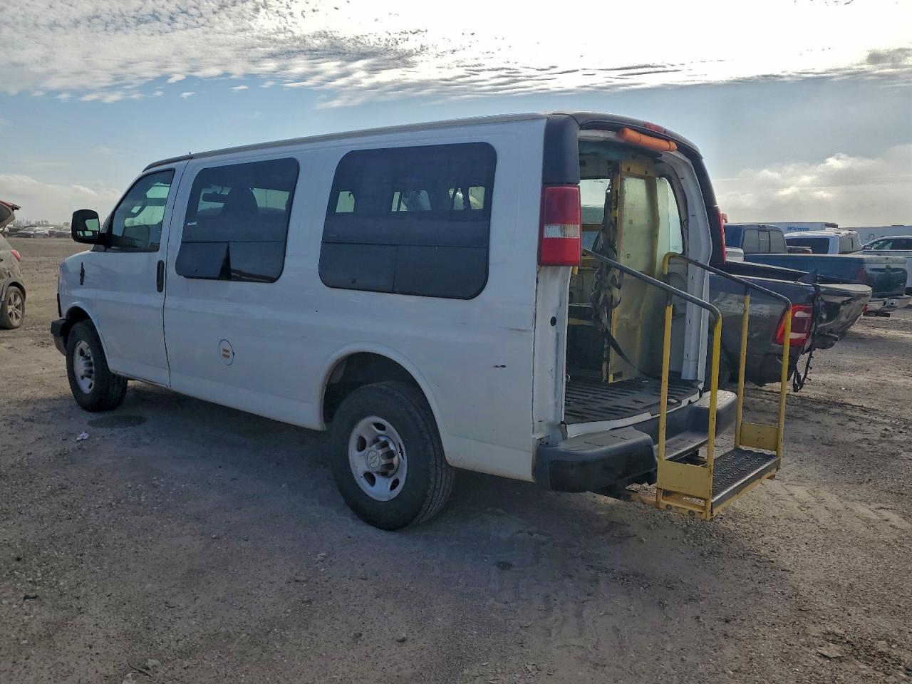 Chevrolet Express Image 7