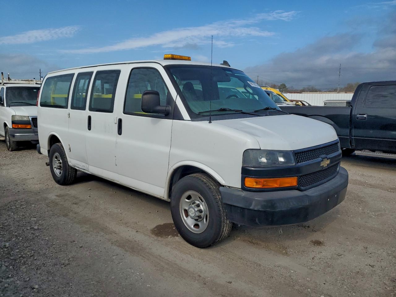 Chevrolet Express Image 12