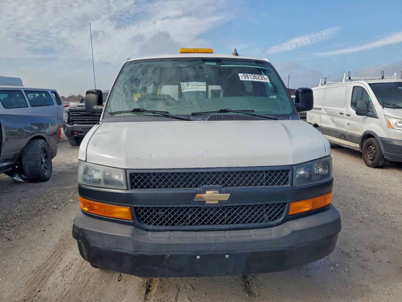 Chevrolet Express Image 9