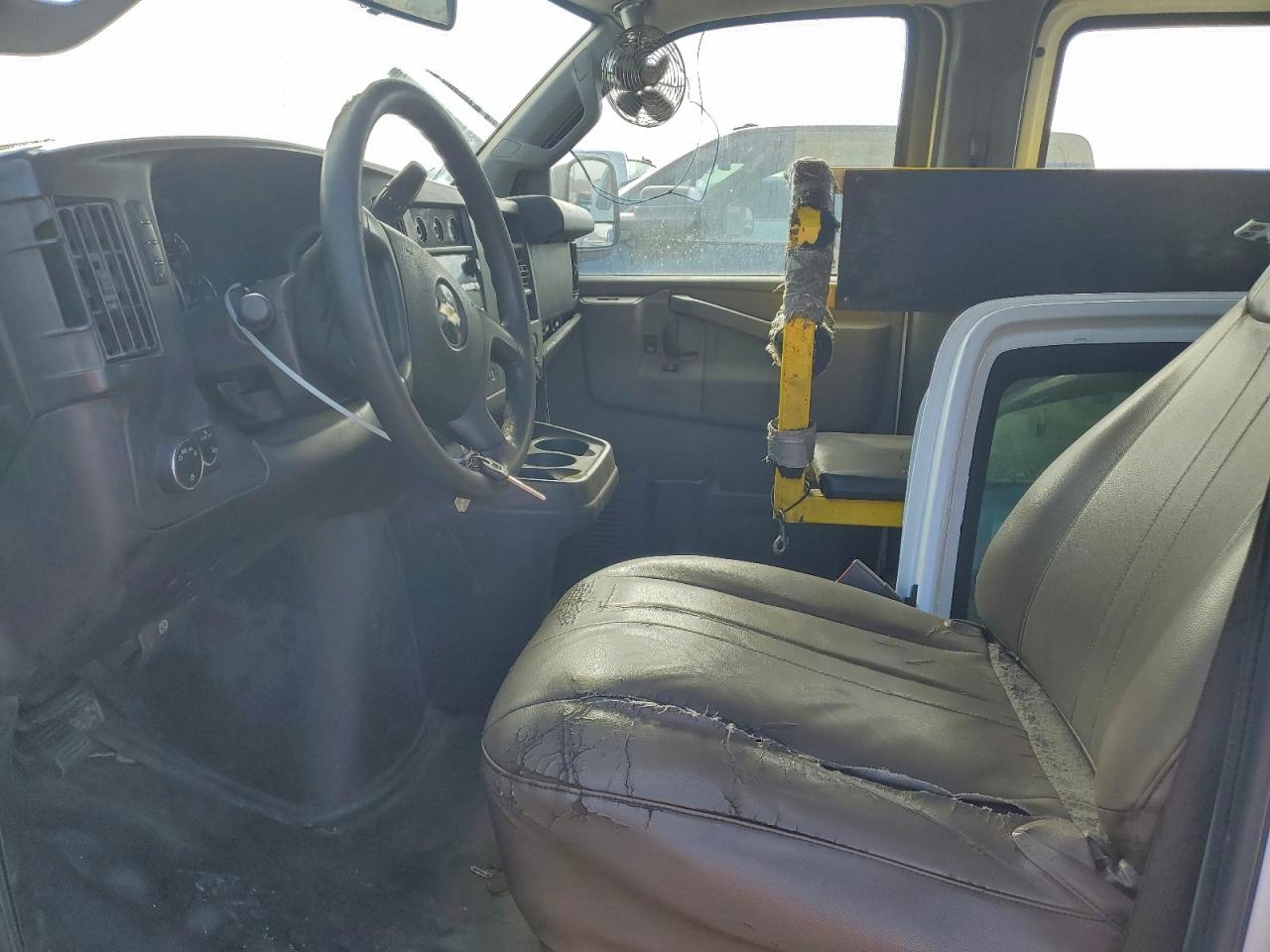 Chevrolet Express Image 3