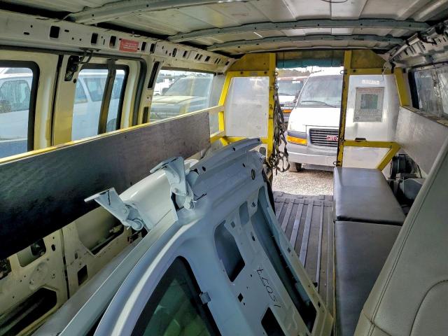 Chevrolet Express Image 6