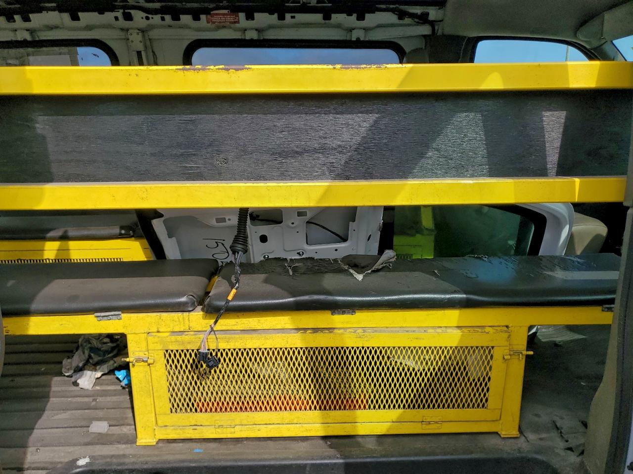 Chevrolet Express Image 14