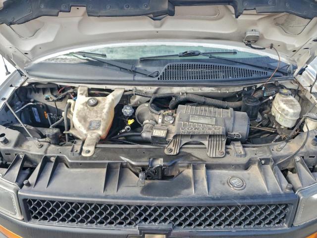 Chevrolet Express Image 8