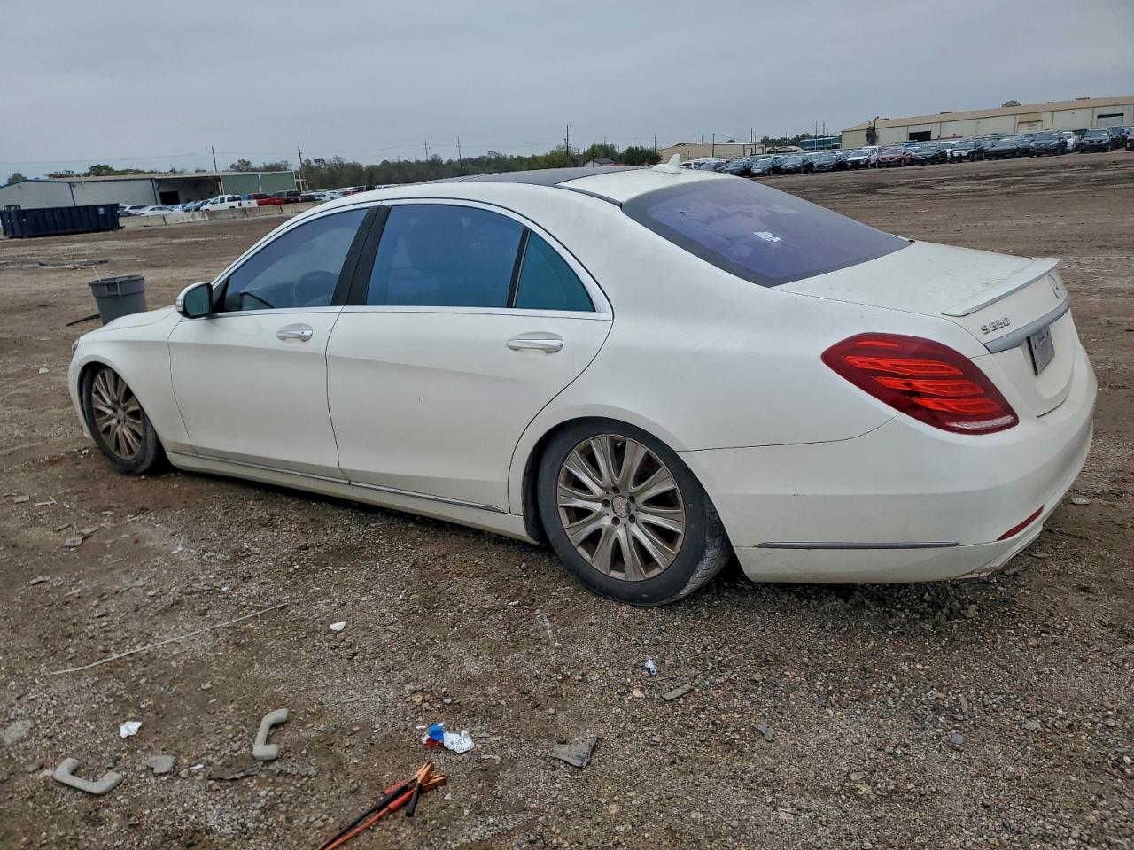 Mercedes-Benz S-Class 550 Image 10