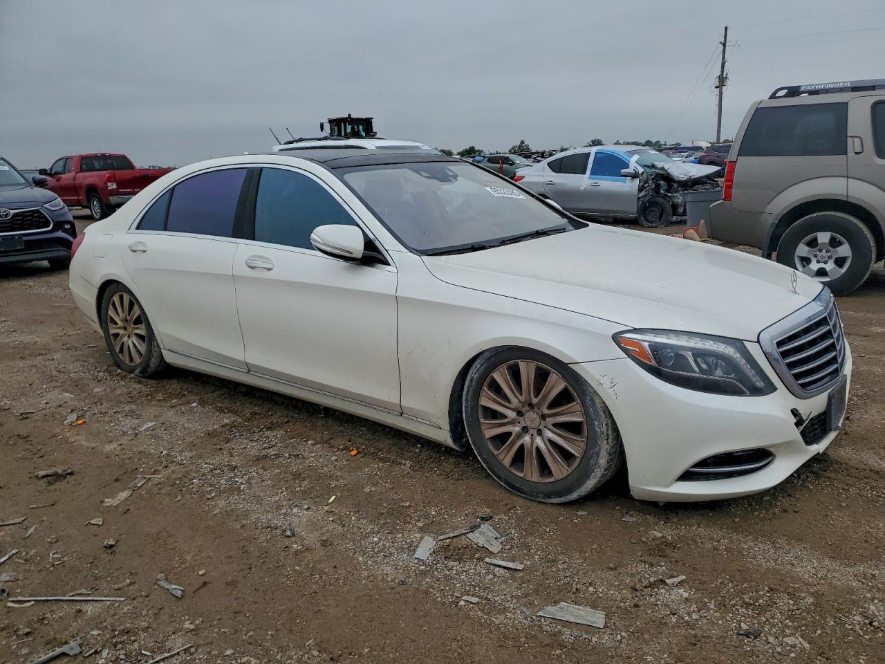 Mercedes-Benz S-Class 550 Image 11