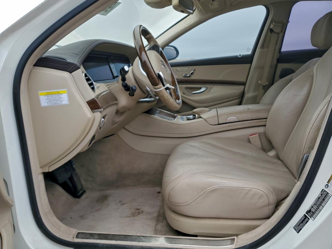 Mercedes-Benz S-Class 550 Image 6