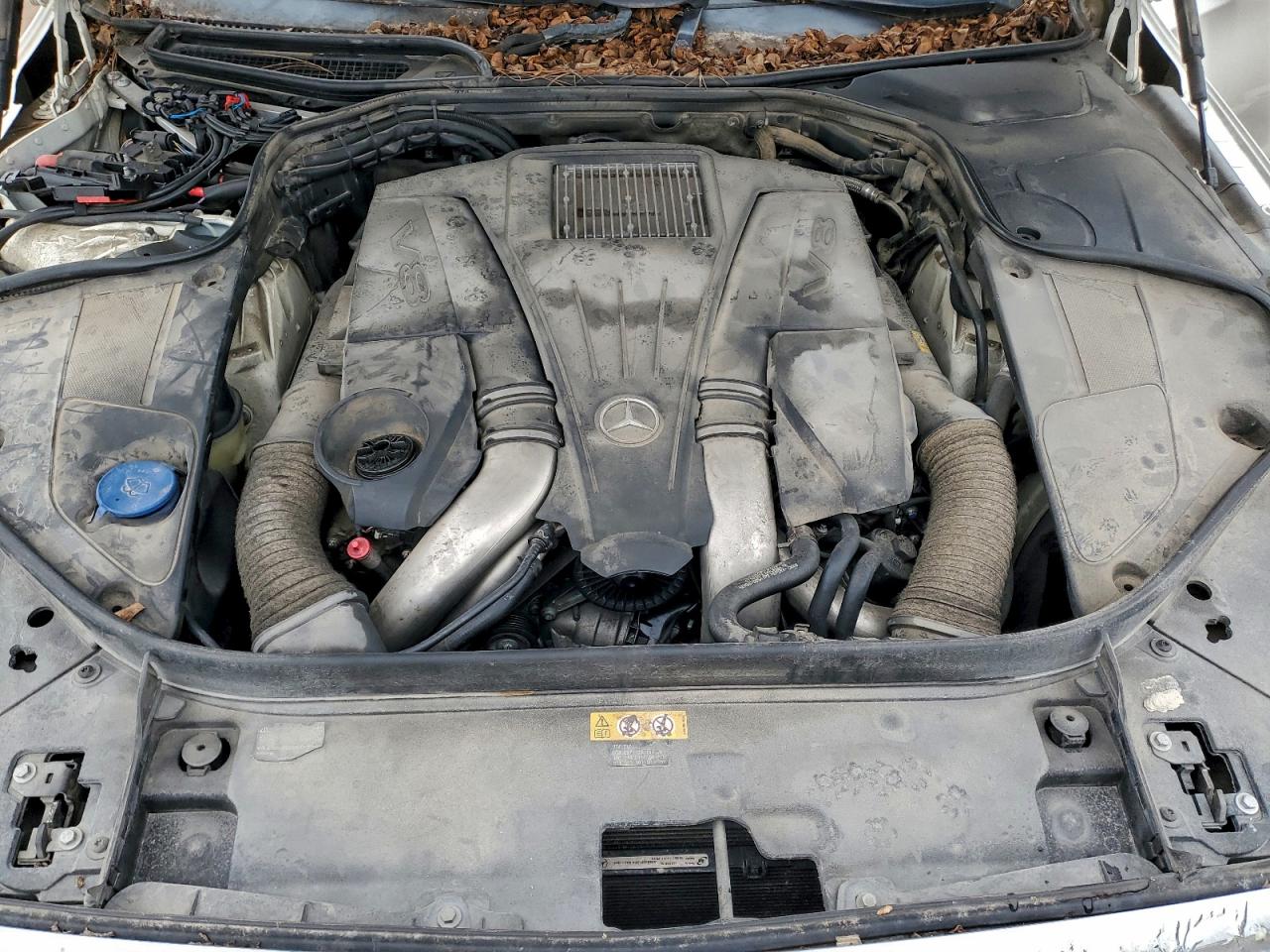 Mercedes-Benz S-Class 550 Image 9