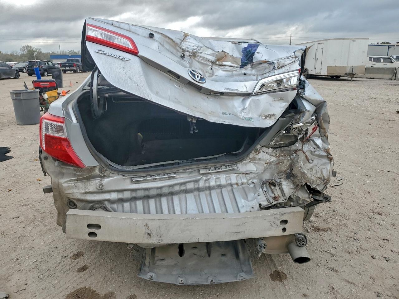 Toyota Camry L Image 3